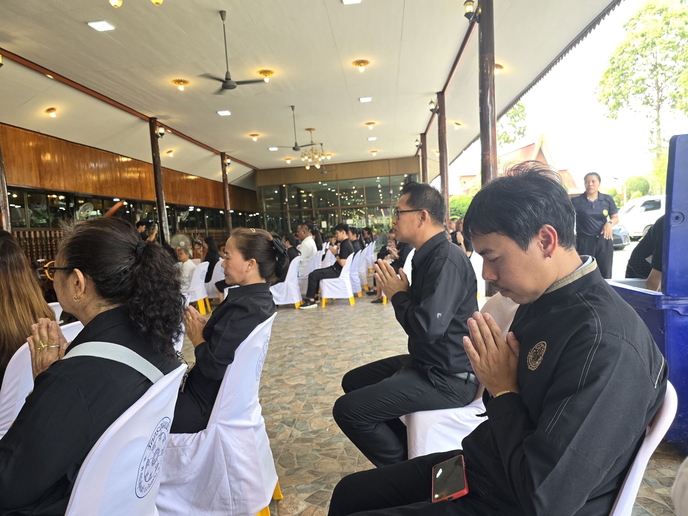 title - วันที่ 24 เมษายน 2569 เวลา 15.30 น. นายวิทูล ประดิษฐบุญ ปฏิรูปที่ดินจังหวัดปราจีนบุรี มอบหมายให้ เจ้าหน้าที่ ส.ป.ก.ปราจีนบุรี เข้าร่วม พิธีสวดพระพุทธมนต์และเจริญจิตตภาวนา เพื่อน้อมอุทิศถวายเป็นพระราชกุศลแด่ สมเด็จพระนางเจ้าสิริกิติ์ พระบรมราชินีนาถ พระบรมราชชนนีพันปีหลวง